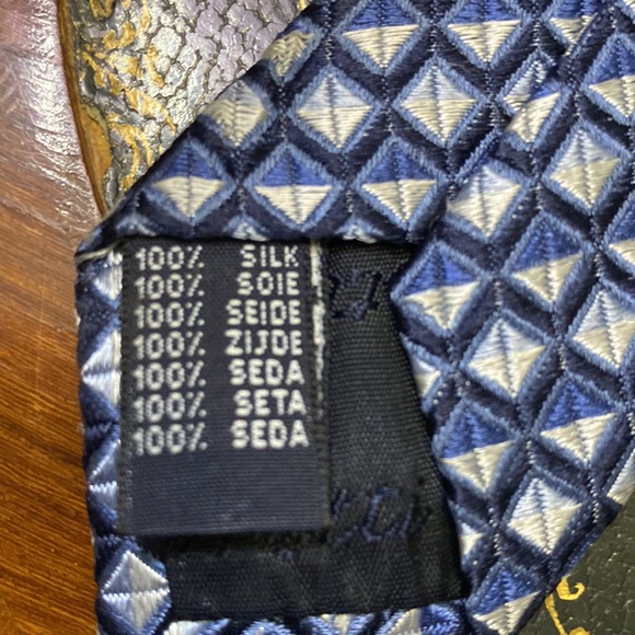 Luxury Tie - Picture 5 of 6